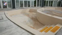 Termas Guaviyú: trabajan en mantenimiento de techo de piscina cerrada.