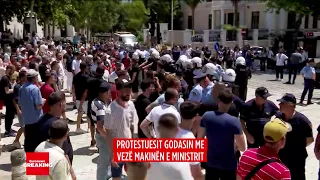 Kaos te Parlamenti, protestuesit kërkojnë "Revolucion"! Gazetarja Braçja sjell detajet