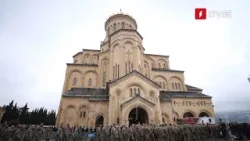 დამშვიდობება პატრიარქთან - ხალხის უწყვეტი ნაკადი სამებასთან