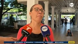 Parents at Colegio José Daniel Crespo collect signatures to finish the school year with remote mo...