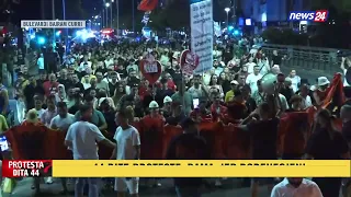 “Rama Spak you!”/ Protestuesit mbushin plot rrugët e Tiranës, thirrje në kor: Parlamenti i krimit