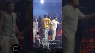 🤩🎶 SURPRISE DURING THE CONCERT! Romeo Santos and Prince Royce brought two guys up on stage 🇭🇳🔥