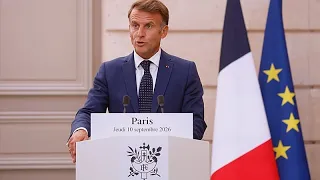 Francia, Macron rilancia sui limiti ai social sotto i 15 anni