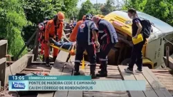 Ponte de maderia cede e caminhão cai em córrego de Rondonópolis