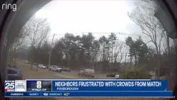 Жители Фоксборо утверждают, что после матча перед чемпионатом мира болельщики использовали задние...