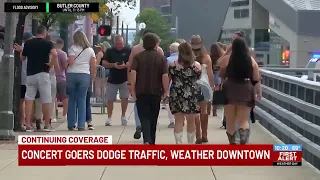 Concert goers dodge traffic, weather downtown
