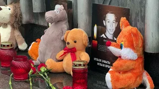 Primorye residents honor the memory of children who were victims of the war in Donbas.