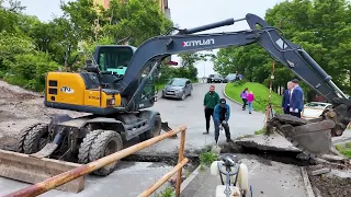 Roman Chernyavsky inspects heat and power grid repair progress in Vladivostok.