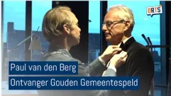 Paul van den Berg ontvangt de Gouden Gemeentespeld