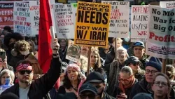 Reazioni contrastanti in tutto il mondo alla notizia della morte di Khamenei