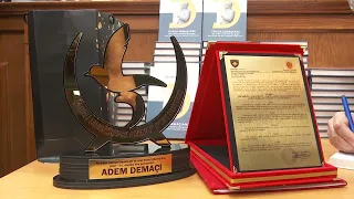 Çmimi i Lirisë "Remzi Ademaj" iu nda Adem Demaçit, ndërsa u pranua nga i biri, Shqiptar Demaçi