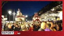 Kremtohet e Premtja e Zezë në Berat, epitafët bashkohen në rrethrrotullimin mes lagjeve muzeale Kremtohet e Premtja e Zezë në Berat, epitafët bashkohen në rrethrrotullimin mes lagjeve muzeale