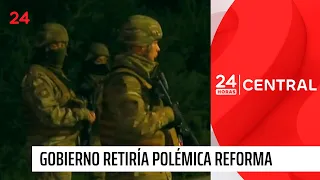Government yields and is expected to withdraw controversial constitutional security reform | 24 H...