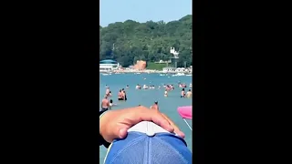 Drone colpisce località balneare russa sul Mar Nero: il momento dell'attacco