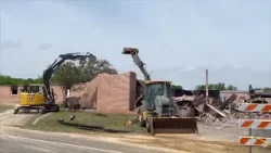 Баптистская церковь Форт-Грэм в Уитни была снесена после пожара во вторник.