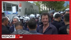 Sali Lushaj në krye të protestuesve të PD, përplaset me policinë
