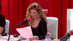 Grossesse tardive, Anne Hathaway et Shakira - La chronique de Camille Tissot