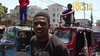 Chofè moto 3 wou k'ap travay Petyonvil pwoteste kont desizyon pou moto 3 wou yo pa sikile PV