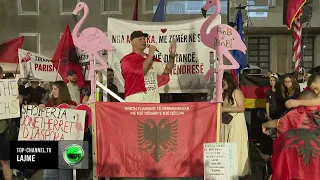 Top Channel/“Nuk jemi sorra, jemi shqiponja”, diaspora zbarkoi në shesh:Qeveria do të paguajë për...