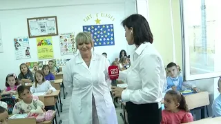 Nis viti shkollor, emocioni të larta në shkollën “Klodian Tanushi”: Synojmë nxënës sa më cilësorë