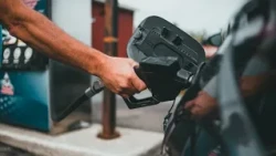 Premium gasoline up 5 pesos and optimum diesel up 12 pesos starting October 10