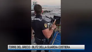 Torre del Greco, la Guardia Costiera libera la spiaggia dagli abusivi