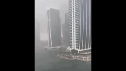 مشاهد مفزعة من فيضانات دبي.. الطائرات تقلع وسط المياه