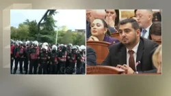 NISIN PËRPLASJET NË SHESH/ Protestuesit shkulin gardhin, reagon ashpër policia