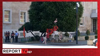 Vetëm 3 protestues e gdhinë përsëri poshtë zyrës së kryeministrit Edi Rama