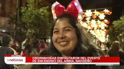 Osorninos/as disfrutaron del evento de encendido del árbol navideño.