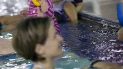 Piscina móvel leva aulas de natação a alunos em zonas rurais