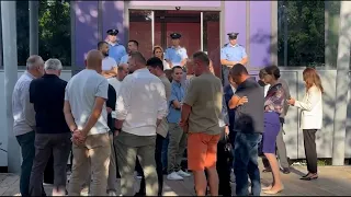 Çitakut i ndalohet hyrja në Qeveri, PDK e kallëzon Avni Deharin në Prokurori