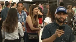 Иранцы из района залива Сан-Франциско отмечают персидский фестиваль огня в знак сопротивления.