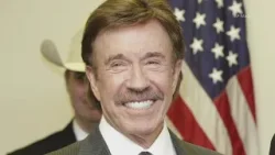 Чак Норрис скончался после госпитализации на Гавайях.