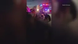 В Кейв-Крик пьяный водитель сбил 8 мотоциклов и 3 человек. В Кейв-Крик пьяный водитель сбил 8 мотоциклов и 3 человек.