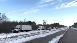 Автомагистрали I-55 и I-22 на севере штата Миссисипи вновь открыты, водители грузовиков возвращаю... Автомагистрали I-55 и I-22 на севере штата Миссисипи вновь открыты, водители грузовиков возвращаю...