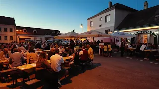 ÖVP Wine Festival fills Town Hall Square in Leopoldsdorf – pure vibes in summer weather