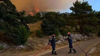 Πυρκαγιά στη Δυτ. Αττική: Μάχη με διάσπαρτες εστίες και αναζωπυρώσεις