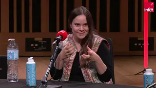 Les petits points rouges : le mystère qui intrigue les astronomes