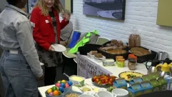 Children have breakfast with Mayor Martijn Derks