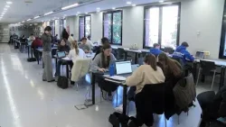 Estudiants preparen examens de la universitat en cap de setmana al campus de la UPC
