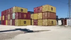 Kontenierët me mbetje toksike - Pas 1 viti qëndrimi në Porto Romano po lëvizen brenda rregullave Kontenierët me mbetje toksike - Pas 1 viti qëndrimi në Porto Romano po lëvizen brenda rregullave