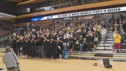 Мужская команда Университета Айдахо готовится к встрече с командой Хьюстона в турнире NCAA.