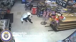 Полиция сообщает, что продавец магазина в Мемфисе застрелил подозреваемого во время попытки ограб... Полиция сообщает, что продавец магазина в Мемфисе застрелил подозреваемого во время попытки ограб...