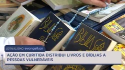 Curitiba initiative distributes books and Bibles to vulnerable individuals