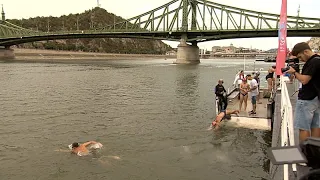 Donau-Schwimmen in Budapest: Fast 1.000 sprangen in den Fluss