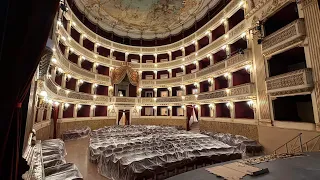Bari, al teatro Piccinni scatta allarme antincendio per il caldo: esce acqua e danneggia il velario
