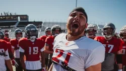 Футбольная команда штата Вашингтон проводит тренировку в Спокане. Футбольная команда штата Вашингтон проводит тренировку в Спокане.