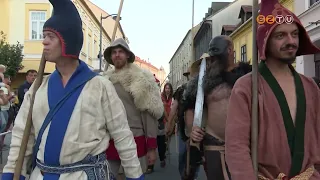 25. Savaria Történelmi Karnevál: Megelevenedett az elmúlt kétezer év a fáklyás-jelmezes felvonuláson