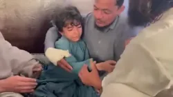 Ребенок из Бехсуда, провинция Нангархар, кричит: «Отведите меня к моей матери!»